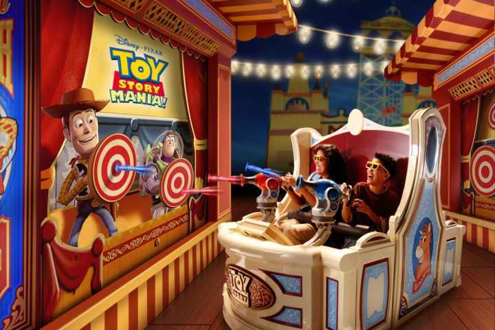 O super popular Toy Story Midway Mania é um jogo de tiro ao alvo 4D com os carismáticos personagens do desenho