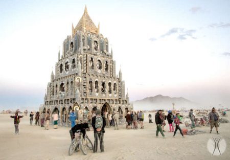 No Burning Man pode esperar uma verdadeira cidade onde todos trocam serviços e não existe dinheiro como moeda.