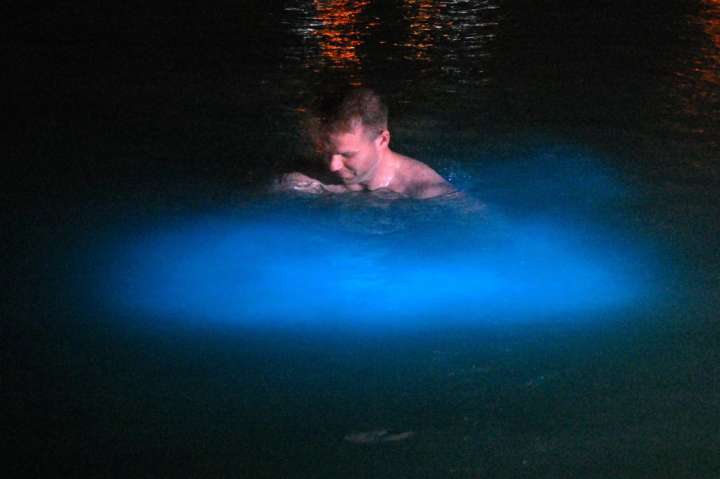 O fenômeno da lagoa iluminada