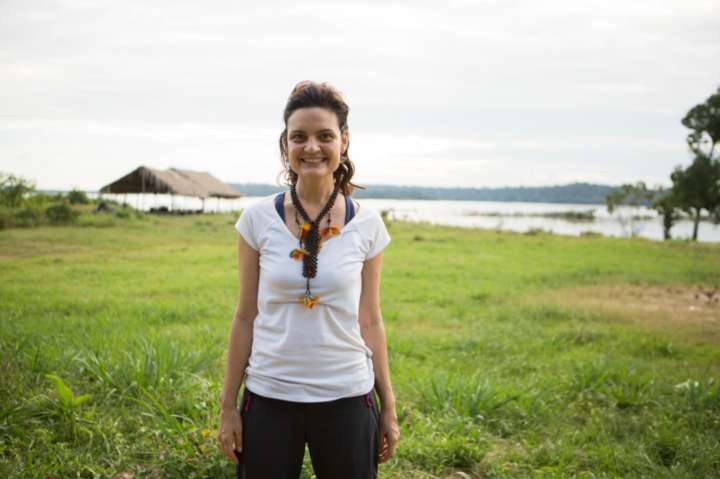 Heloísa Garcia da Mota, gerente de Engajamento do Greenpeace, na aldeia indígena de Sawré Muybu, às margens do rio Tapajós.