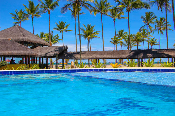 Coisas de um resort na Bahia: praia ou piscina?