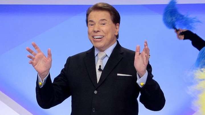 Silvio Santos no palco de seu programa