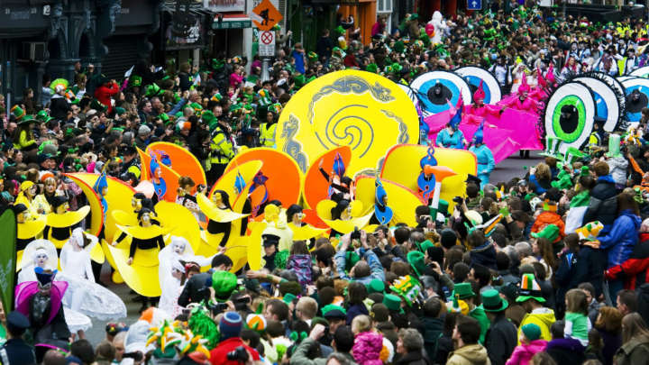 Diversos desfiles são realizados por toda a Irlanda no St. Patrick’s Day