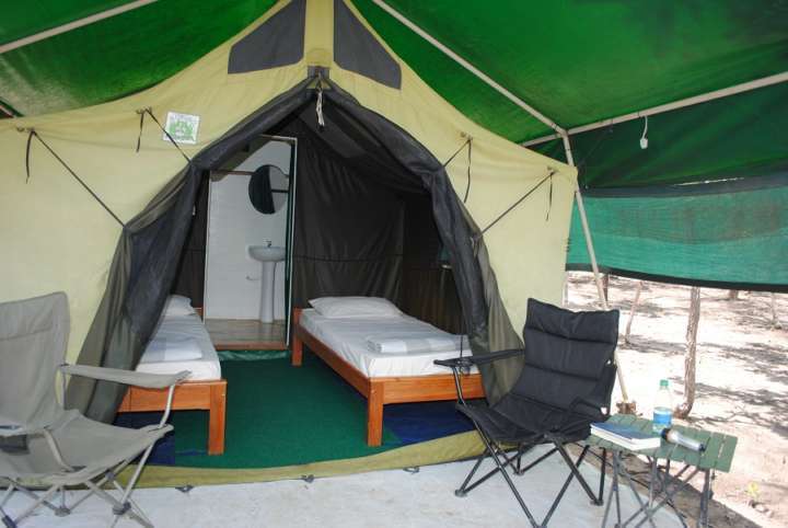 Interior de uma das tendas do Safari Camp
