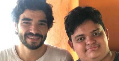 Caio Blat com o filho adotivo, de Antonio