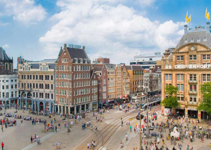 A Dam Square, em Amsterdã, vista dos quartos do Swissôtel