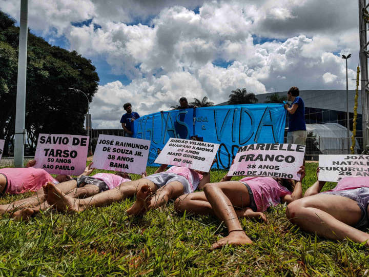 Estudantes fazem protesto no Fórum Mundial da Água em Brasília