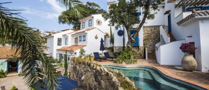 Vista da área exterior do Vila da Santa, em Búzios