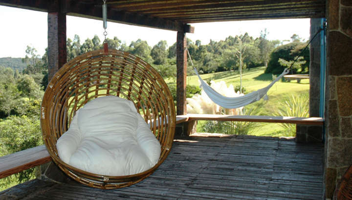 Localizado na região do Circuito das Águas, o hotel está dentro do maior jardim privado do Brasil