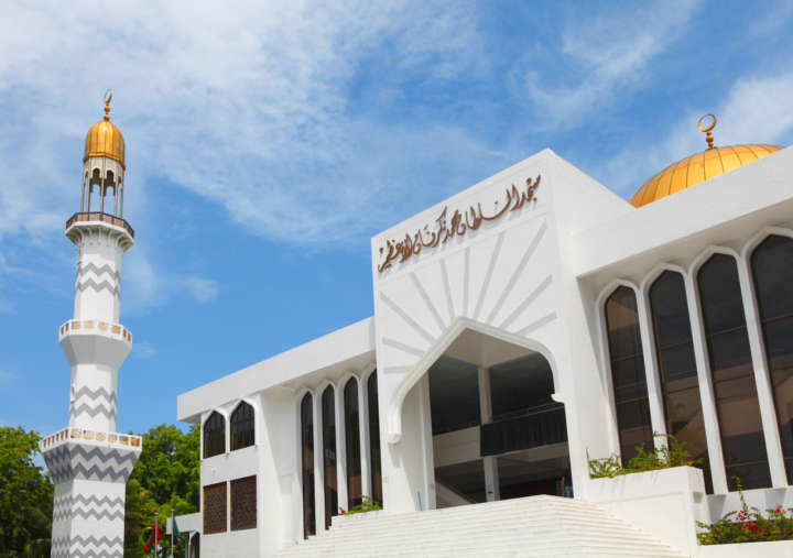 Fachada da Mesquita da Grande Sexta