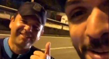 Ex-BBB Lucas foi parado em blitz para tirar foto com fã policial