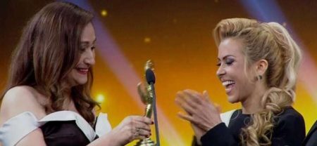 Sonia Abrão e Joelma em saia justa no “Troféu Imprensa”