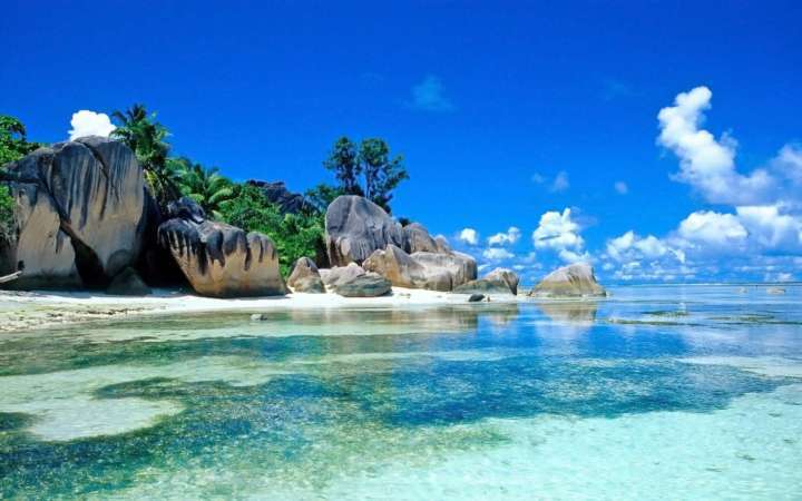 Vista da praia de Côte d’Or, em Praslin, segunda maior ilha de Seychelles