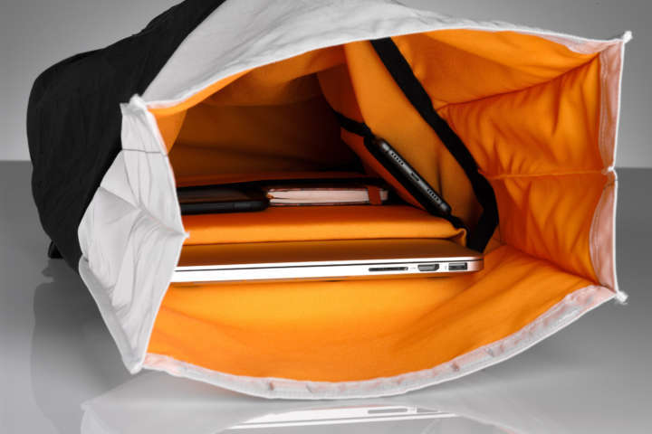 As mochilas vêm com compartimento para guardar laptop