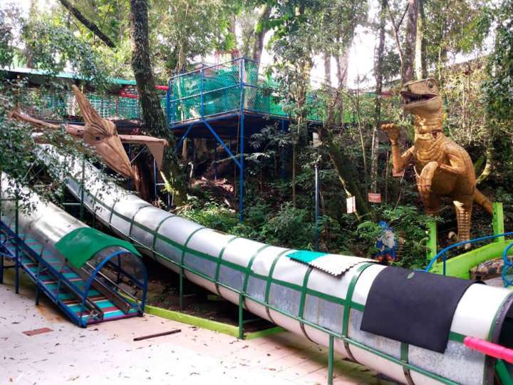 No parque, pais e filhos podem se divertir juntos