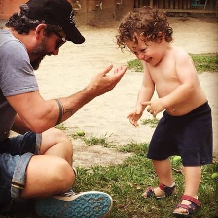 Alexandre Nero e o filho, Noa, de 2 anos