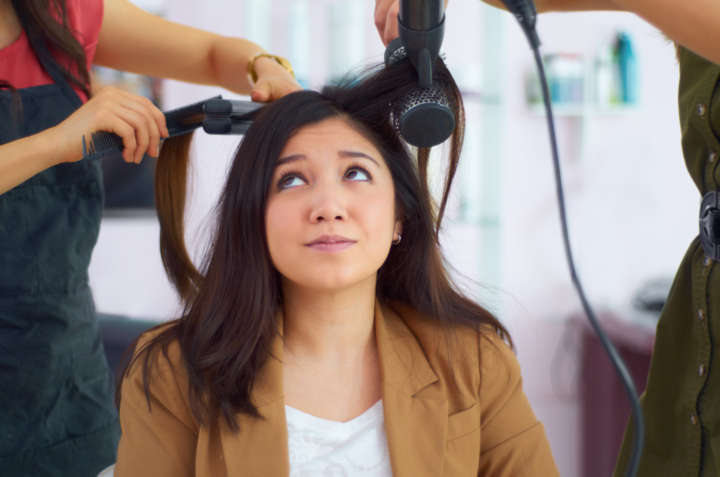 Secadores e chapinhas são verdadeiros vilões para a saúde do seu cabelo