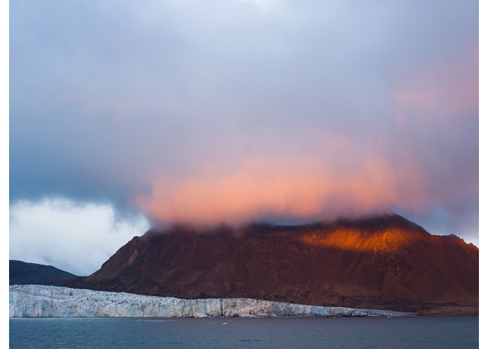 Para o projeto contra o desaparecimento das geleiras, foto do fiorde de Hornsund, no sul da costa ocidental da ilha norueguesa Spitsbergen, no arquipélago das Svalbard