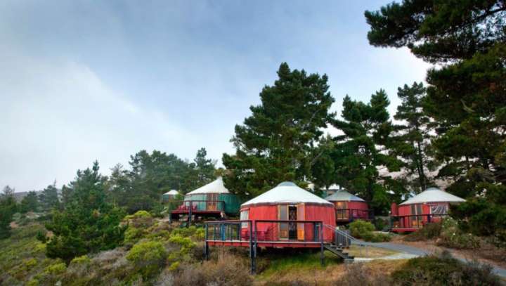 O Resort Treebones oferecem vistas fantásticas para o oceano Pacífico