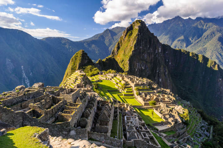Vista das ruínas de Machu Picchu, cidade sagrada dos incas