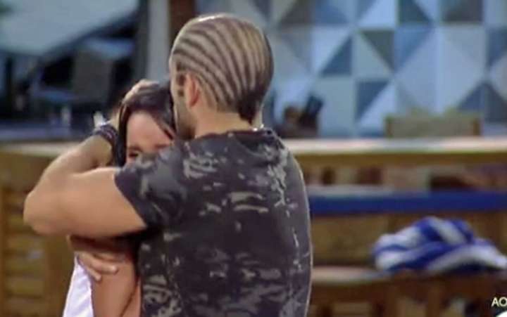 Kaysar abraça Gleici no BBB 18