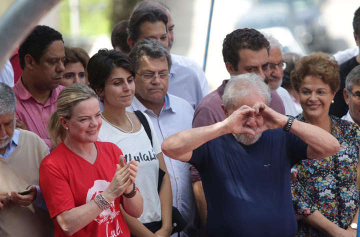 O ex presidente Luiz Inácio Lula da Silva durante missa em frente ao Sindicato dos Metalúrgicos do ABC