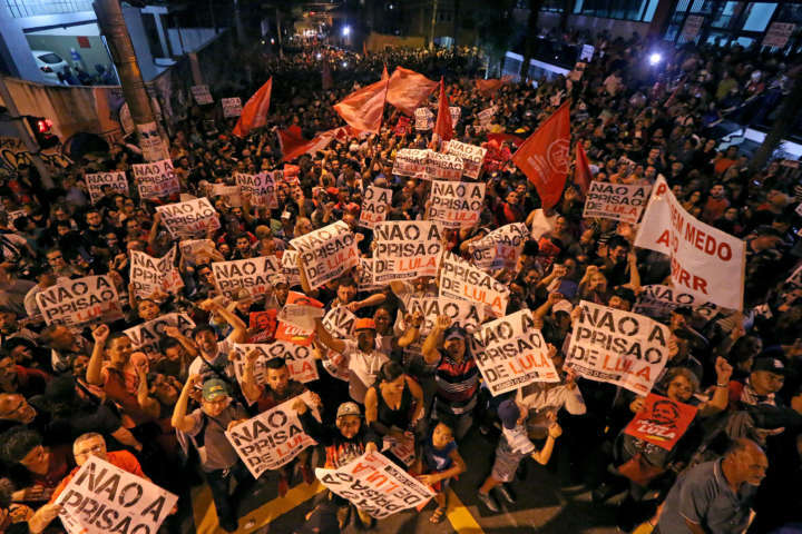 Vigília no sindicato em solidariedade a Lula