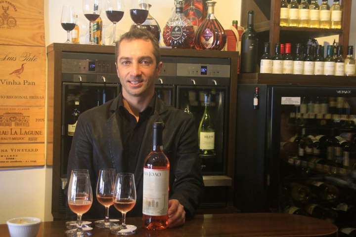 Elcio, o sommelier da Mistral Verde