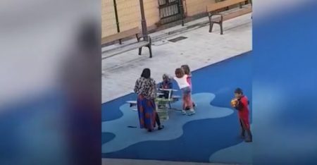 Racismo: Vídeo destaca momento em que duas meninas atacam menino em parquinho de Bilbao, na Espanha