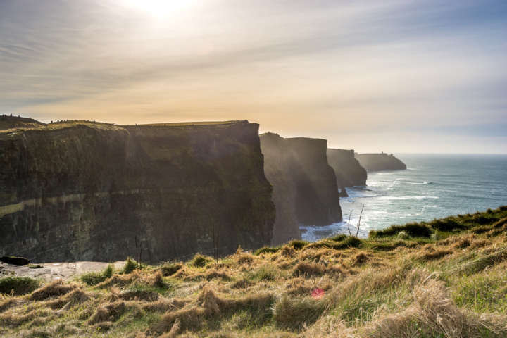 Cliffs of Moher (falésias de Moher) são um dos pontos turísticos mais visitados da Irlanda