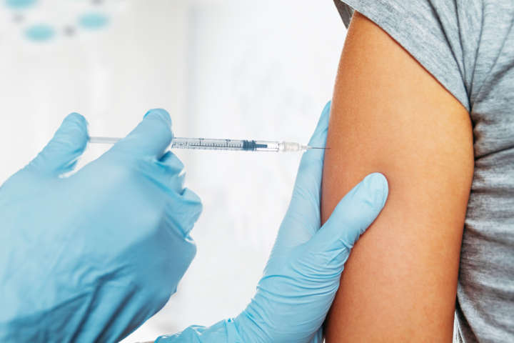 Antecipação da campanha de vacinação da gripe visa facilitar os diagnósticos do novo coronavírus