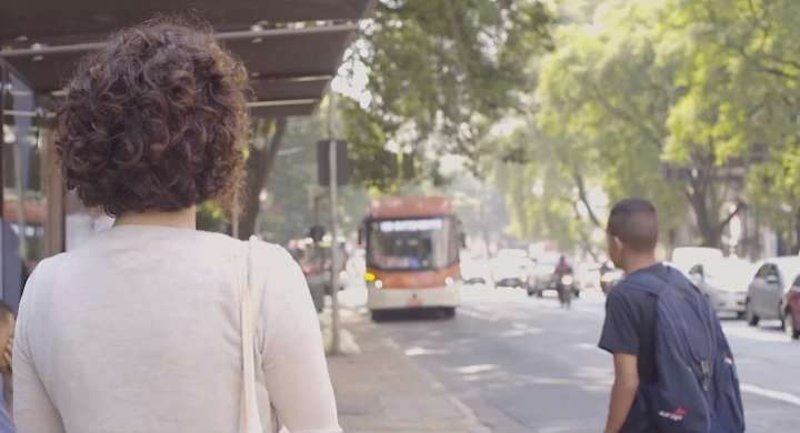 A ideia é instalar placas nos ônibus para informar sobre a lei