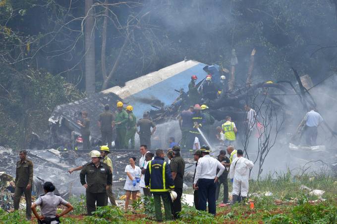 Avião cai logo após a decolagem no Aeroporto Internacional José Martí, em Cuba