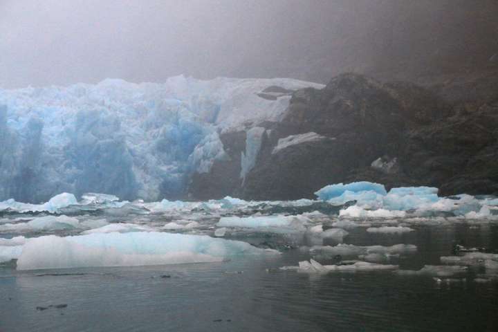 Uma colossal massa de gelo desliza para a Laguna San Rafael