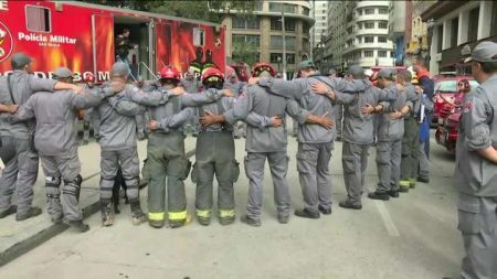 Bombeiros encerram buscas em desabamento em SP