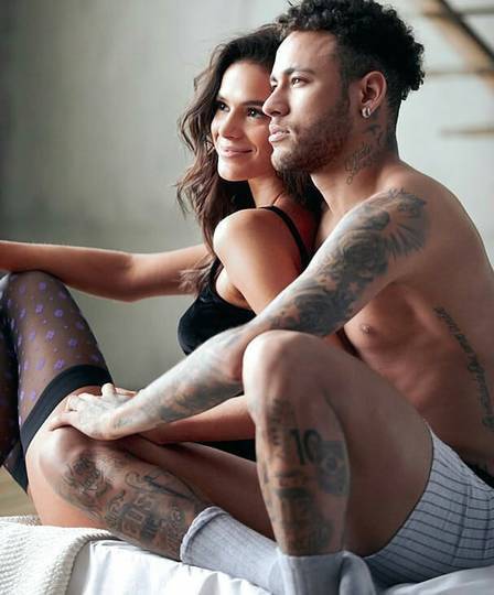 Bruna Marquezine e Neymar Jr. sensualizaram em campanha para o Dia dos Namorados