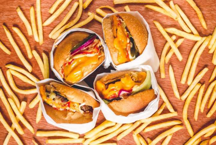 Na compra de um hambúrguer ganhe uma batata frita nas lojas do Burger Joint NY