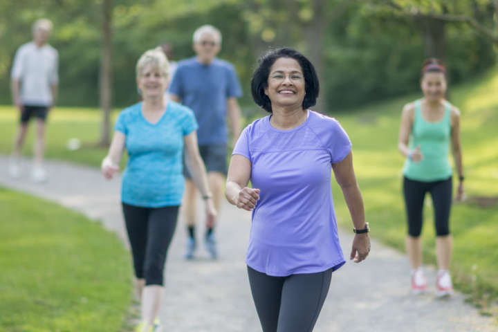 Além de fazer bem para a saúde, caminhar pode ser mais eficaz na perda de peso do que malhar