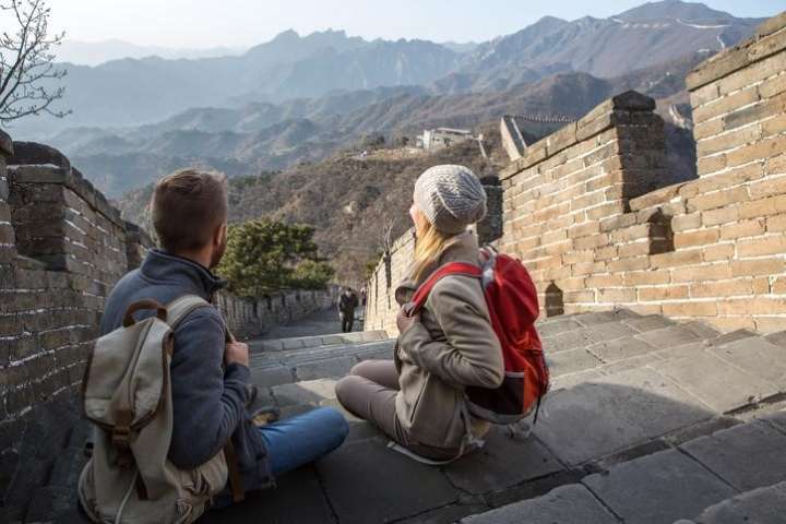 Casal na Muralha da China, um dos cartões-postais do país