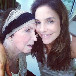 Dona Alda com Ivete Sangalo, melhor amiga de Xuxa