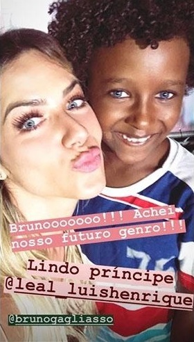 A atriz publicou a foto e o vídeo no Stories do Instagram