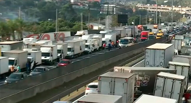 Greve dos caminhoneiros atinge rodovias de São Paulo