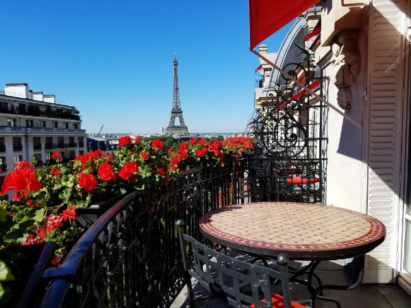 A vela vista do Hotel Plaza Athenee