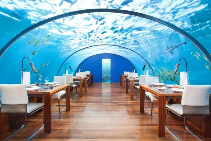 Interior do restaurante do Conrad Maldives