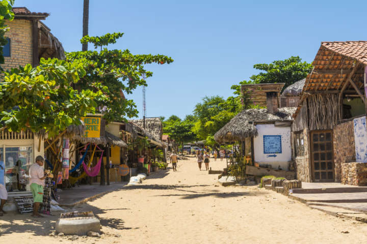 Rua no pequeno vilarejo de Jericoacoara, no litoral cearense
