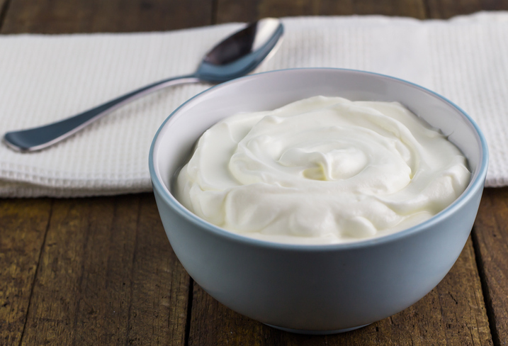 Versão caseira de iogurte grego fica tão cremosa quanto o industrializado