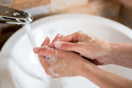 Lavar as mãos é uma das medidas preventivas