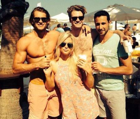 Louis Spencer com amigos