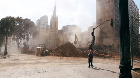 Desde a última terça-feira, 1, mais de 2 mil toneladas de destroços foram retiradas do prédio que desabou