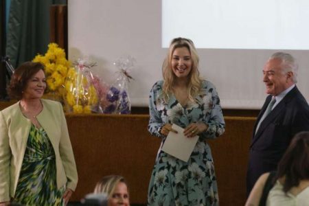 A primeira-dama Marcela Temer, acompanhada do presidente, durante evento do Dia da Mulher